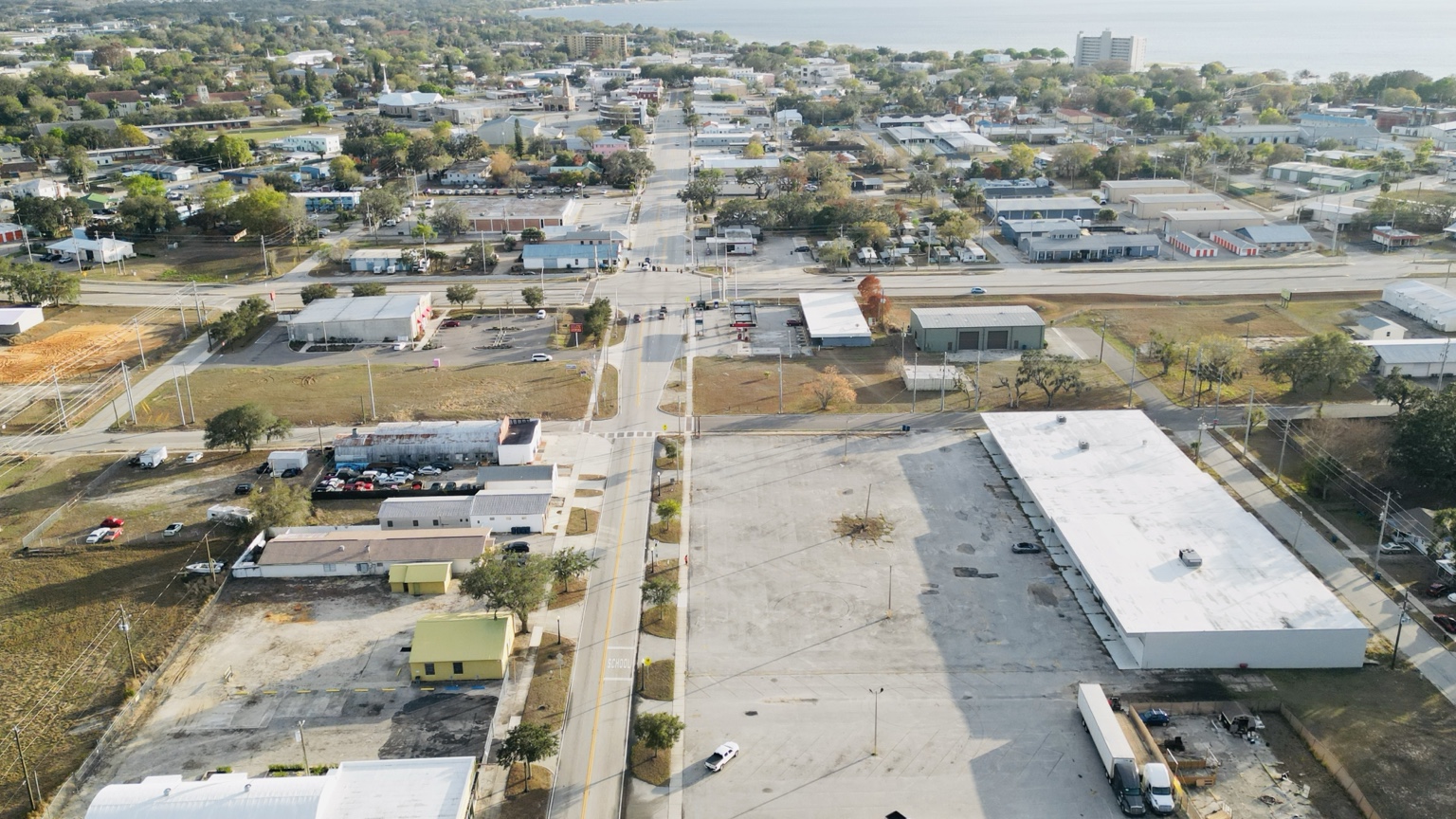 Aerial view of Liberty Plaza showing the property, parking and downtown Sebring